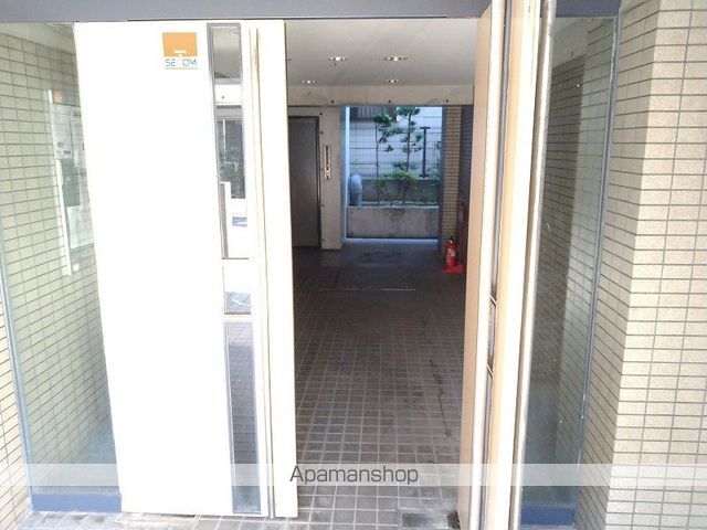 レオパレスRXコスモMの玄関写真