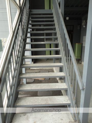 滝川市 2階建 築34年の玄関写真