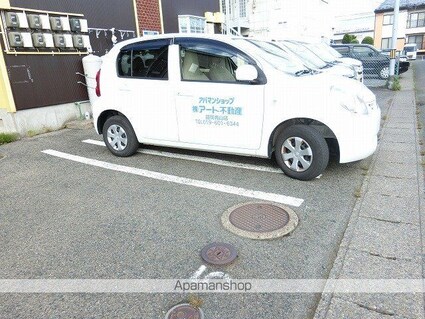 岩手県盛岡市月が丘１丁目[1K/30.69m2]の駐車場1