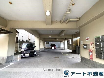 ゴールデンハイツ渡部[2DK/36.45m2]の駐車場1