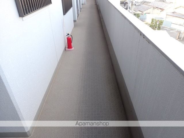 三福ビルの玄関写真