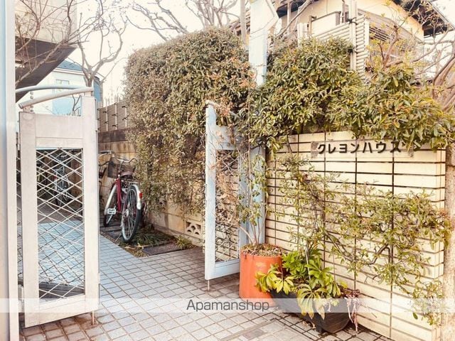 クレヨンハウスの玄関写真