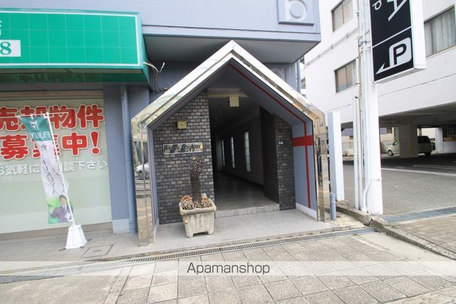 ハウスフェイグラインワダの玄関写真