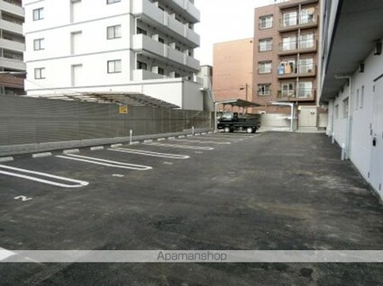 東京都日野市多摩平１丁目[1K/28.84m2]の駐車場