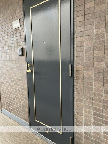 ラテール近江の玄関写真