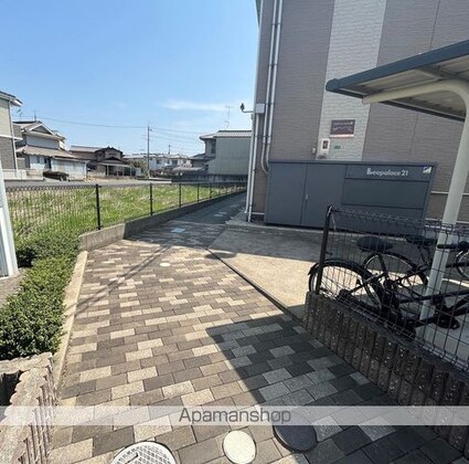レオパレスフリージア山手[1K/28.02m2]のエントランス