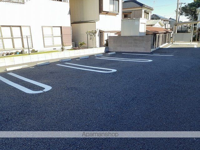 ラフレシールメゾンＡ[1LDK/50.03m2]の駐車場