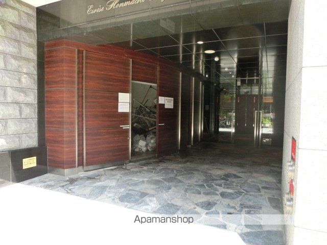 エスライズ本町東の玄関写真