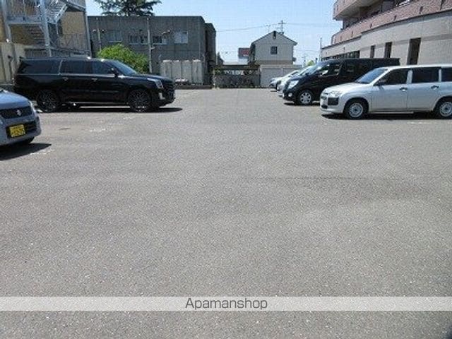 ルミエール茜部[2LDK/63.8m2]の駐車場