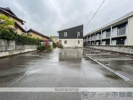 ラフィナス[1LDK/49.29m2]の駐車場