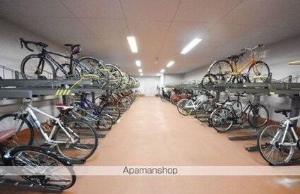 ドゥーエ日本橋[1R/53.44m2]の駐車場