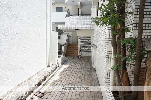 ベルトピア岡町ガーデンハイツの玄関写真