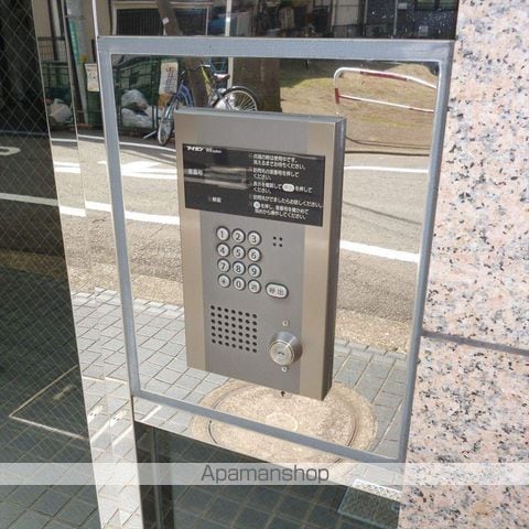 シャルール相模の玄関写真