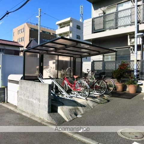 メゾン北里2000の玄関写真