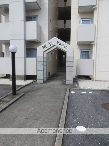 河上マンションの玄関写真
