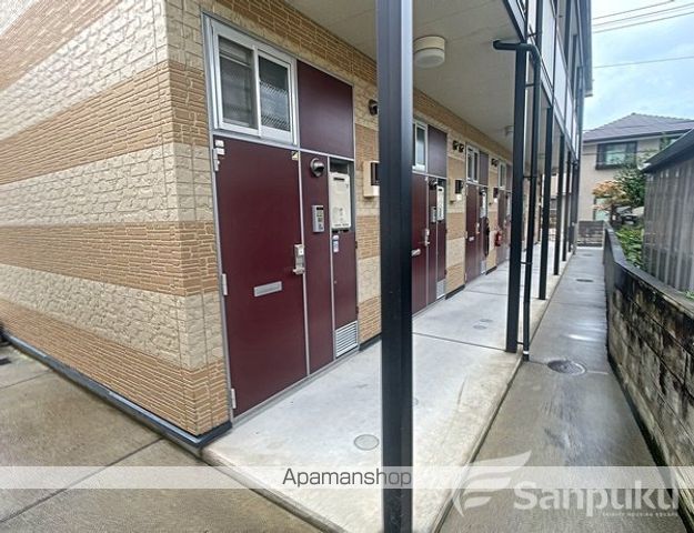 レオパレスクレセント山越の玄関写真