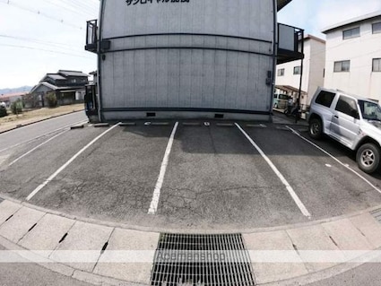 サンロイヤル加茂[1K/27.08m2]の駐車場1