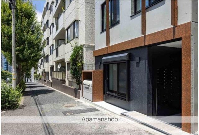 CREAL高田馬場IIIの玄関写真