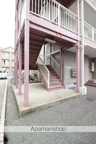 ニューガーデン壱番館の玄関写真