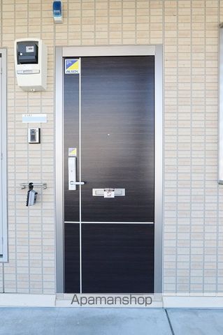 ラ・ソラーレ I棟の玄関写真