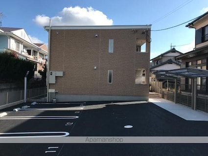 Ｅｔｏｉｌｅ　ｄｏｒ　（エトワール　ドール）[2LDK/52.38m2]の駐車場