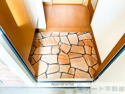 Ｙ・サイレントビレッジ久万ノ台　Ａ棟[2LDK/51.65m2]の玄関