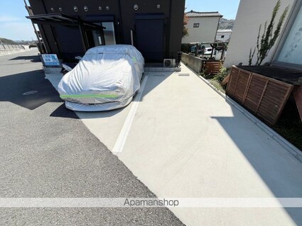 エイト三葛[1K/19.87m2]の駐車場