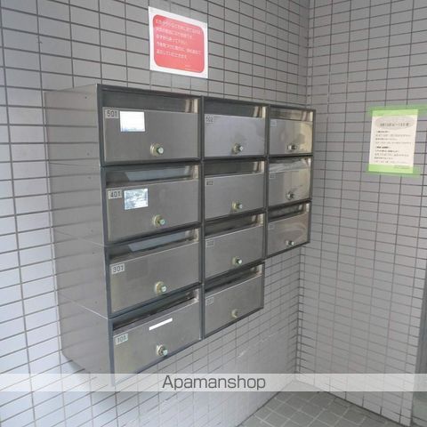フタバ春日ビルの玄関写真