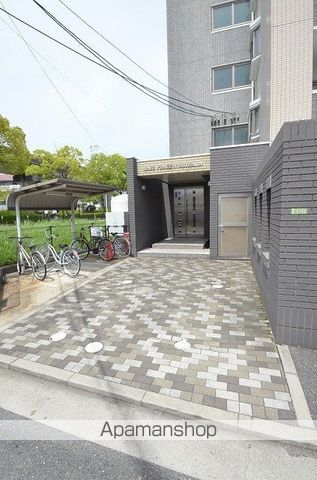 ラゾプレイス西原の玄関写真