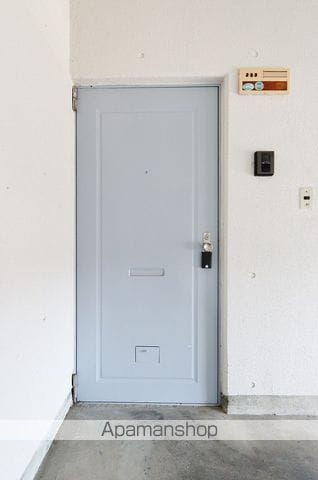 アンカーアパートメントの玄関写真