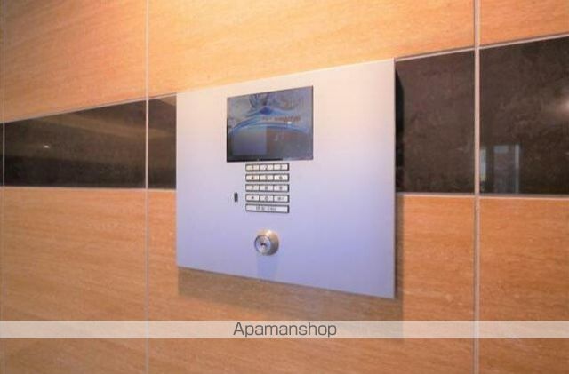 小田急伊勢原駅前マンションの玄関写真