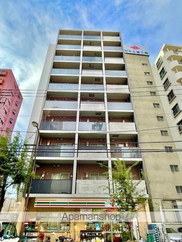 レジディア三軒茶屋IIIの玄関写真
