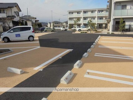 長野県松本市井川城３丁目[2LDK/71.25m2]の駐車場