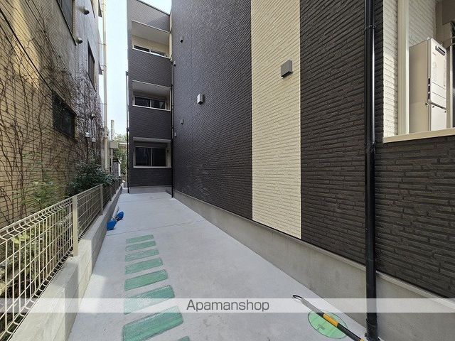 リトルネスト福生の玄関写真