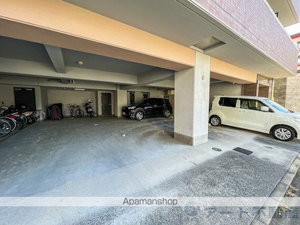 ドルーク三番町[1R/23.9m2]の駐車場