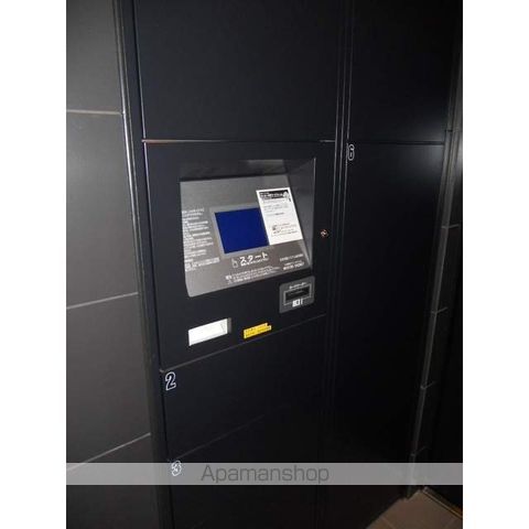 プラティーク新宿WESTの玄関写真