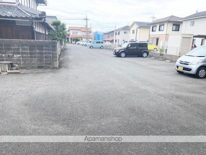 Ｃｒｅｓｔ　Ｓｑｕａｒｅ　Ⅰ[2DK/48.88m2]の駐車場