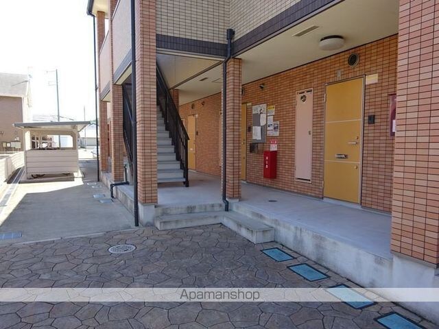 和歌山県和歌山市秋月[1R/31.5m2]のエントランス2