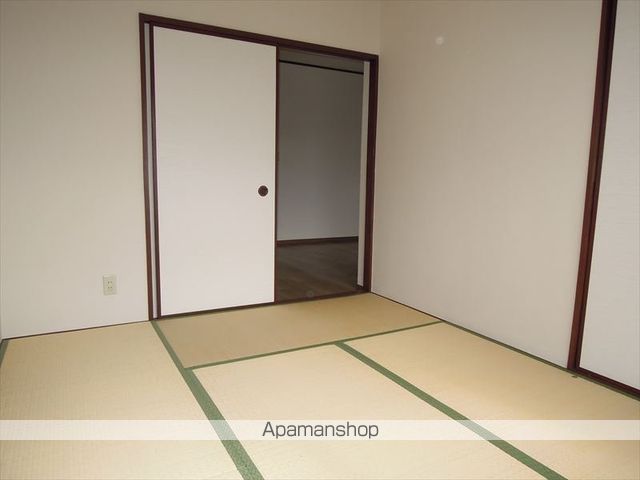 共立マンション小松里の内装写真
