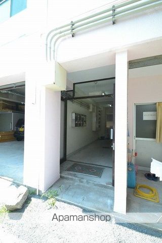 和昌ビルの玄関写真
