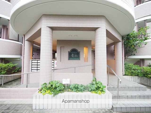 プレステージ青山の玄関写真