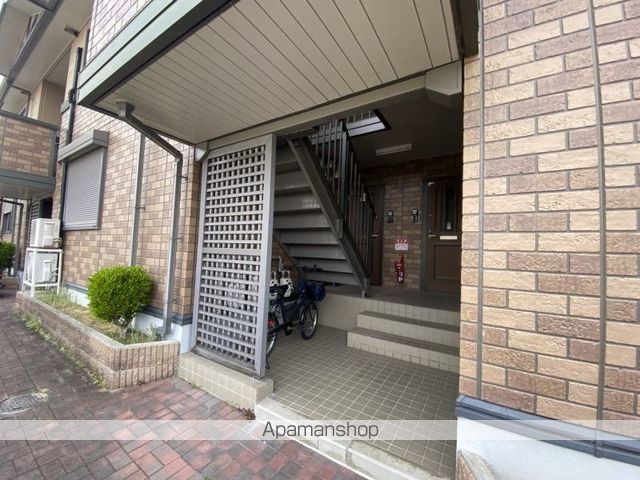 ファミール田井城C棟の玄関写真