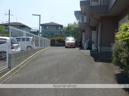 コーポＥＲＩ[1LDK/46.21m2]の駐車場2