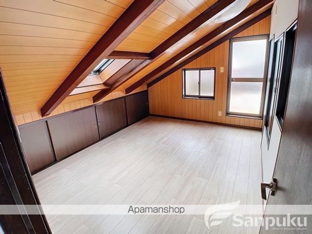 松山市 2階建 築61年の内装写真