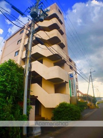 オウミ住宅ビルの外観写真