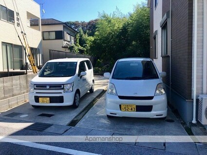 イースト・メゾン[2LDK/64.01m2]の駐車場