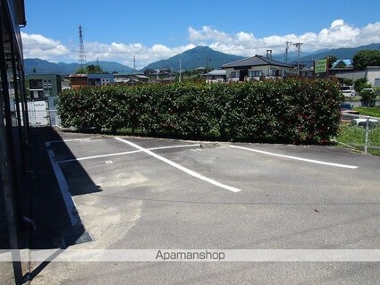 パークビレッジいいだＢ[2K/38.83m2]の駐車場1