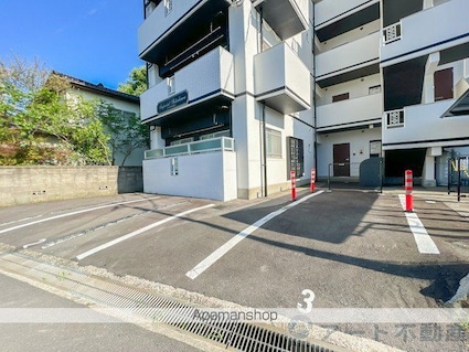 インペリアル志津川[1K/22.68m2]の駐車場