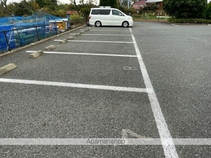 レオパレスリムジン[1K/28.02m2]の駐車場