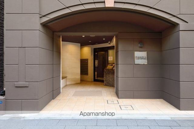 レジディア神田東の玄関写真